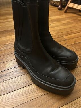 Woman’s Sam Edelman 9 Black Platform Chelsea Boots